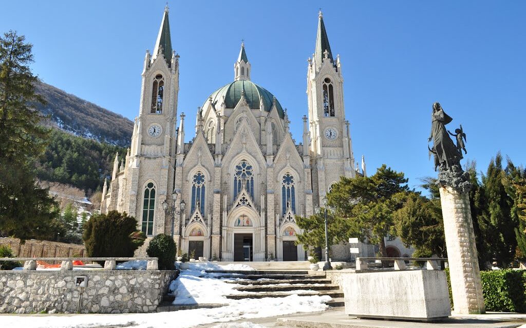 VACANZE DISTENSIVE E RILASSANTI  NEL PARCO NAZ.LE D’ABRUZZO   6 / 11 / Luglio 2026